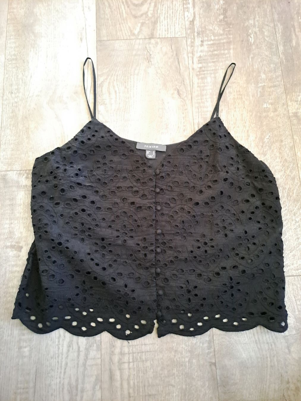 Top: Schwarz Top mit Stickerei Gr. 42 – Usato da Rickenbach LU venduto da bishiida
