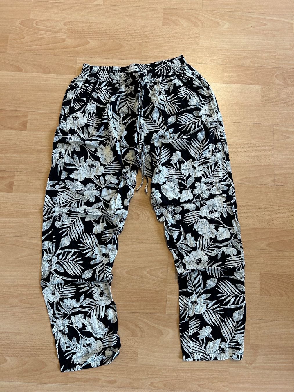 Pantaloni: Sommerstoffhose Grösse M – Usato da Biel/Bienne venduto da SandraDG