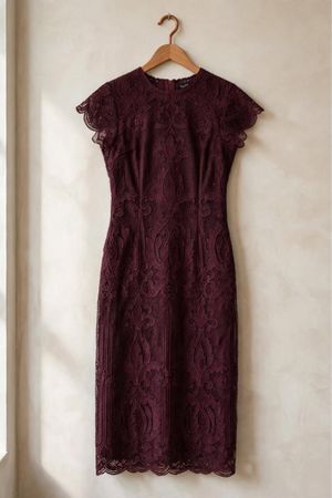 2 wunderschöne Kleider im Set - Bordeaux Spitze & Schwarz