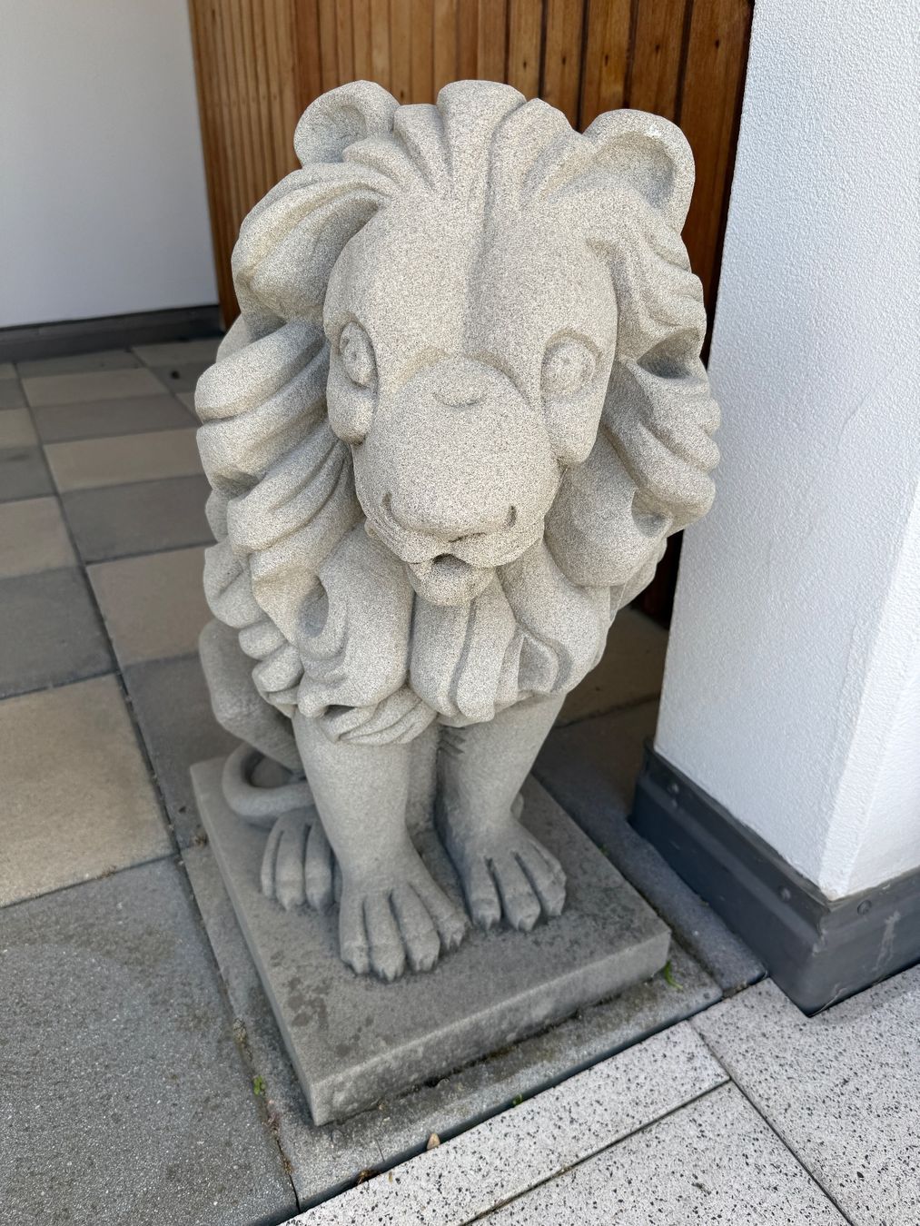 Sculture & Statue: Steinsitzender Löwe 2 Stück (Sandstein) – Usato da Schindellegi venduto da Haru5