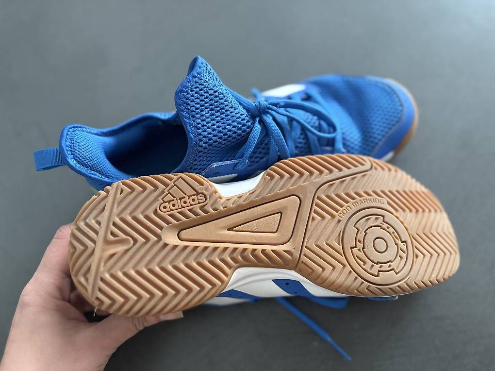 Schuhe für Jungen: Hallenschuhe Adidas Performance Stabil Kids Gr. 38.5 – Gebraucht aus Thayngen von xelera 1