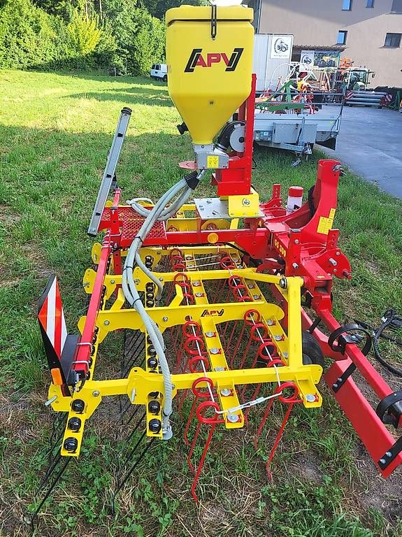 Tutte le macchine: APV 3m Grünlandstriegel – Usato da Giswil venduto da Hans83 1