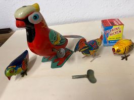 Blechspielzeuge Konvolut aus 4 Vögeln, unbespielt, Schlüssel
