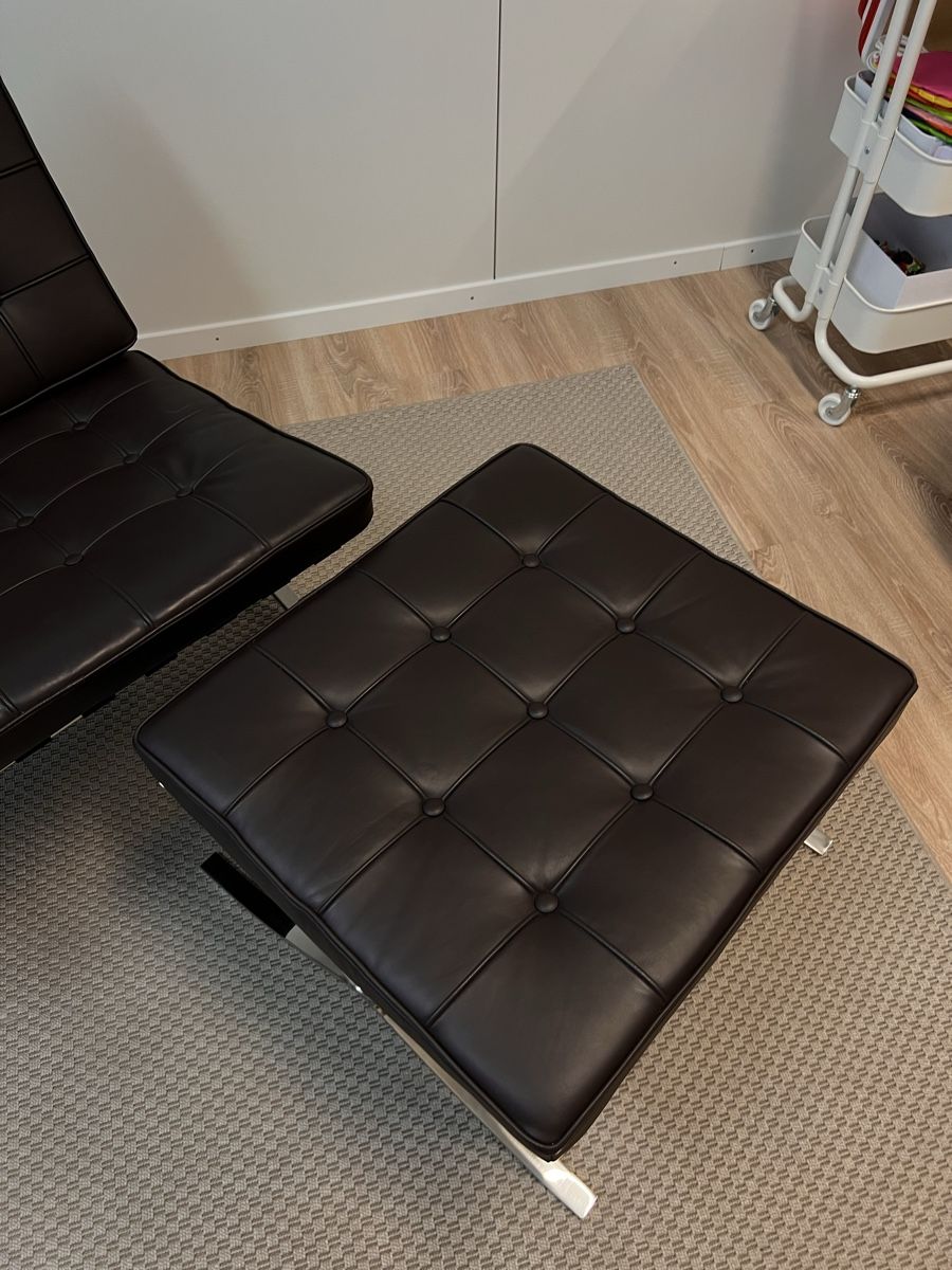 Fauteuils: REPLIKA Barcelona Chair mit Hocker – D'occasion à Steinhausen par Quexa 2