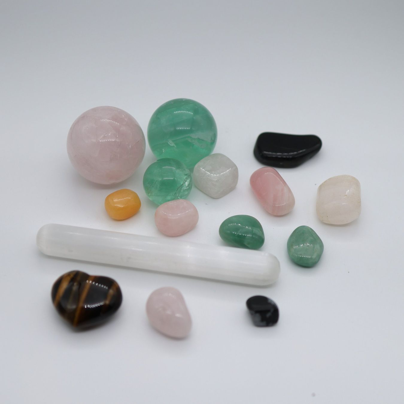Minerali & Pietre curative: Meditations & Handschmeichler Steine – Usato da Volketswil venduto da brockipfannenstil