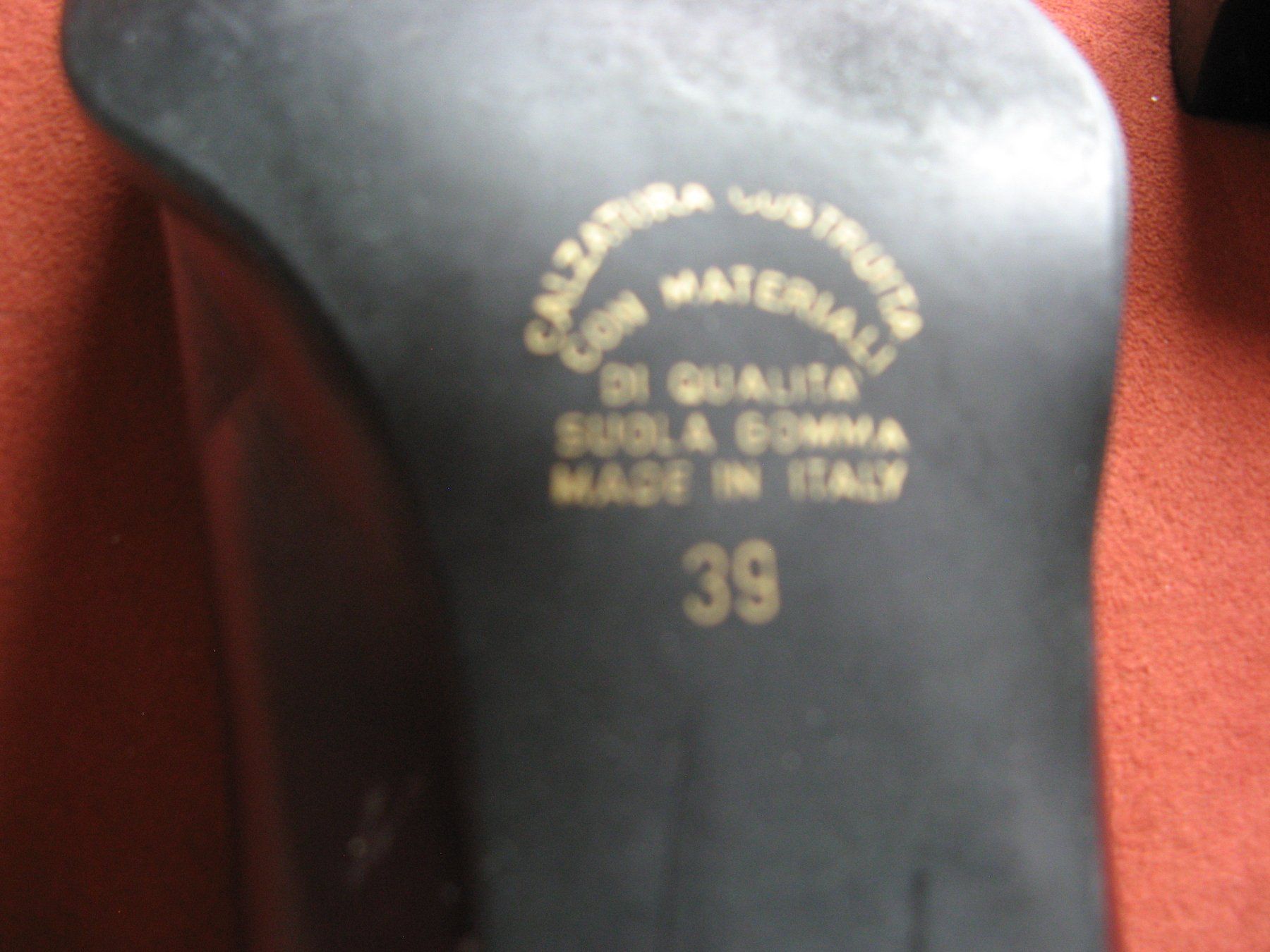 Damenschuhe: dunkelrote Leder Pumps Gr. 39 – Gebraucht aus Zürich von apil 2