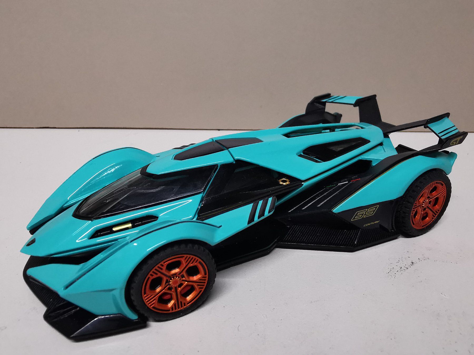 Rennbahnen: Rennbahn Scenerie Lamborghini V12 Vision 1/32 Pullback – Gebraucht aus Winterthur von Lonpos1