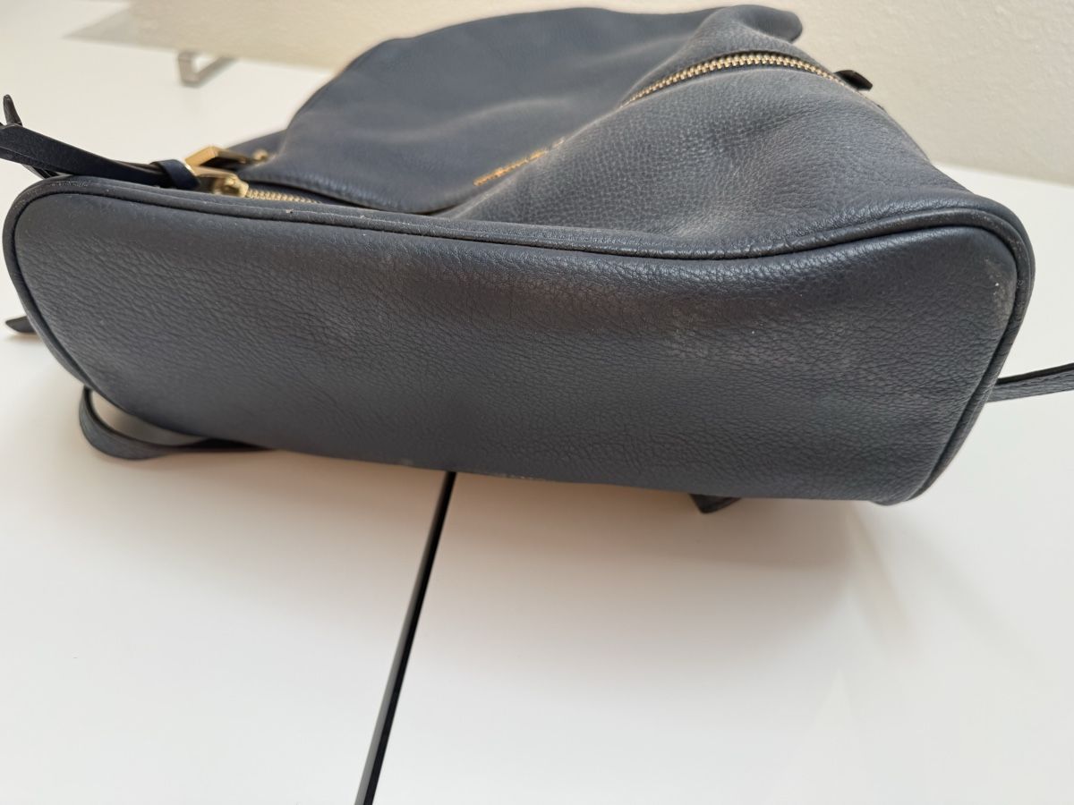 Michael Kors Zaini: Michael Kors Rucksack blau mit goldenen Elementen – Usato da Eglisau venduto da Nic1906 2