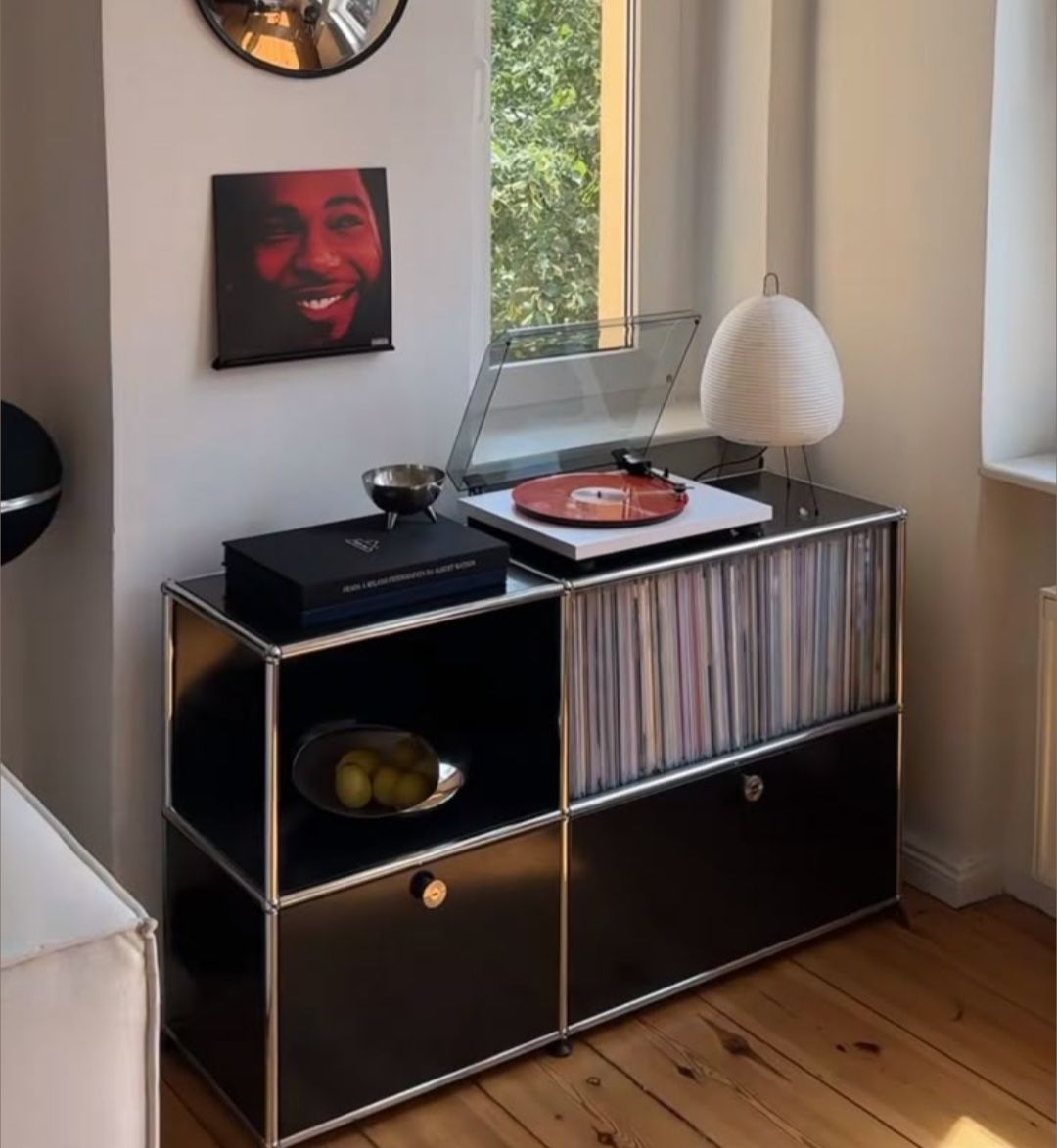 Scaffali: USM Sideboard Schwarz (Preis Verhandelbar) – Usato da Zürich venduto da LUXUS2020