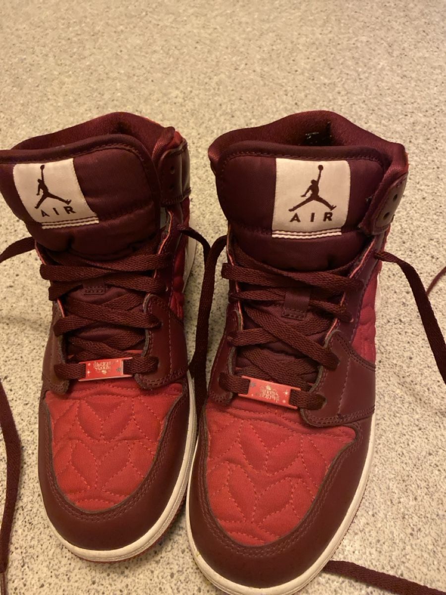 Jordan Scarpe da uomo: Air Jordan 1 mid bordeaux taille 40 – Usato da Lausanne venduto da LorenaOrtega 1