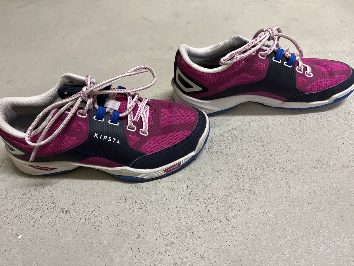 Decathlon Damenschuhe: Neue Volleyball Turnschuhe 37.5 – Neu (gemäss Beschreibung) aus Aesch BL von shuja01 1