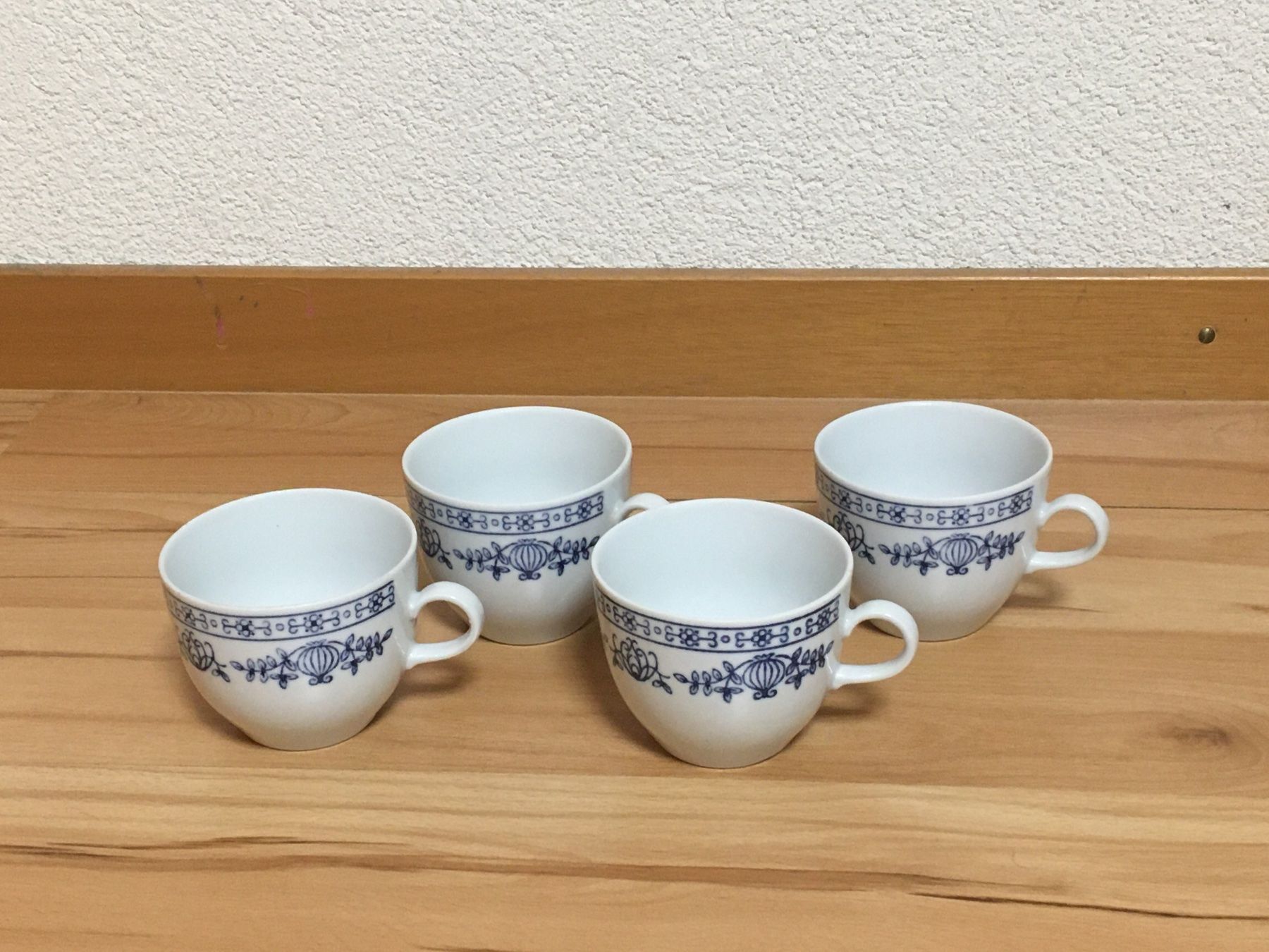 Tassen: 4 Tassen – Gebraucht aus Löhningen von Chimae67