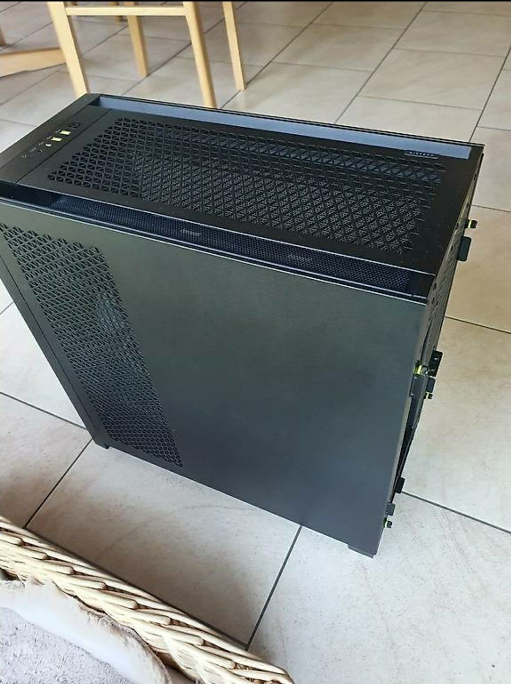 Custodie: Corsair iCUE 5000D RGB Airflow – Usato da Herznach venduto da Dosendealer 3