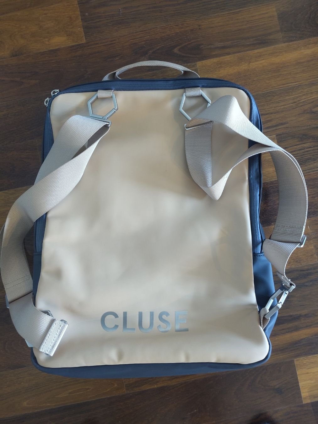 Zaini: Convertible Cluse Rucksack mit Laptopfach – Nuovo (secondo la descrizione) da Sursee venduto da Samuel033 1