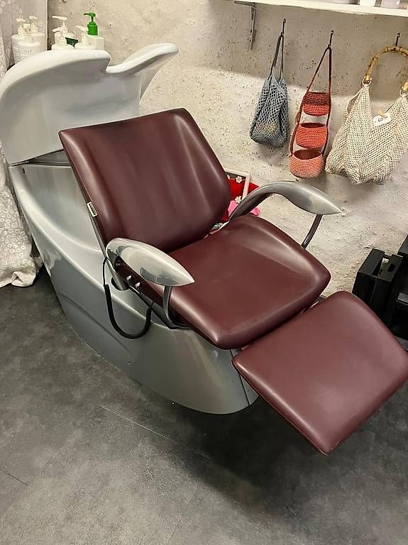 Lettini & sedie per cosmetici: Mobilier de salon de coiffure – Usato da Le Landeron venduto da neuchatel_wuma