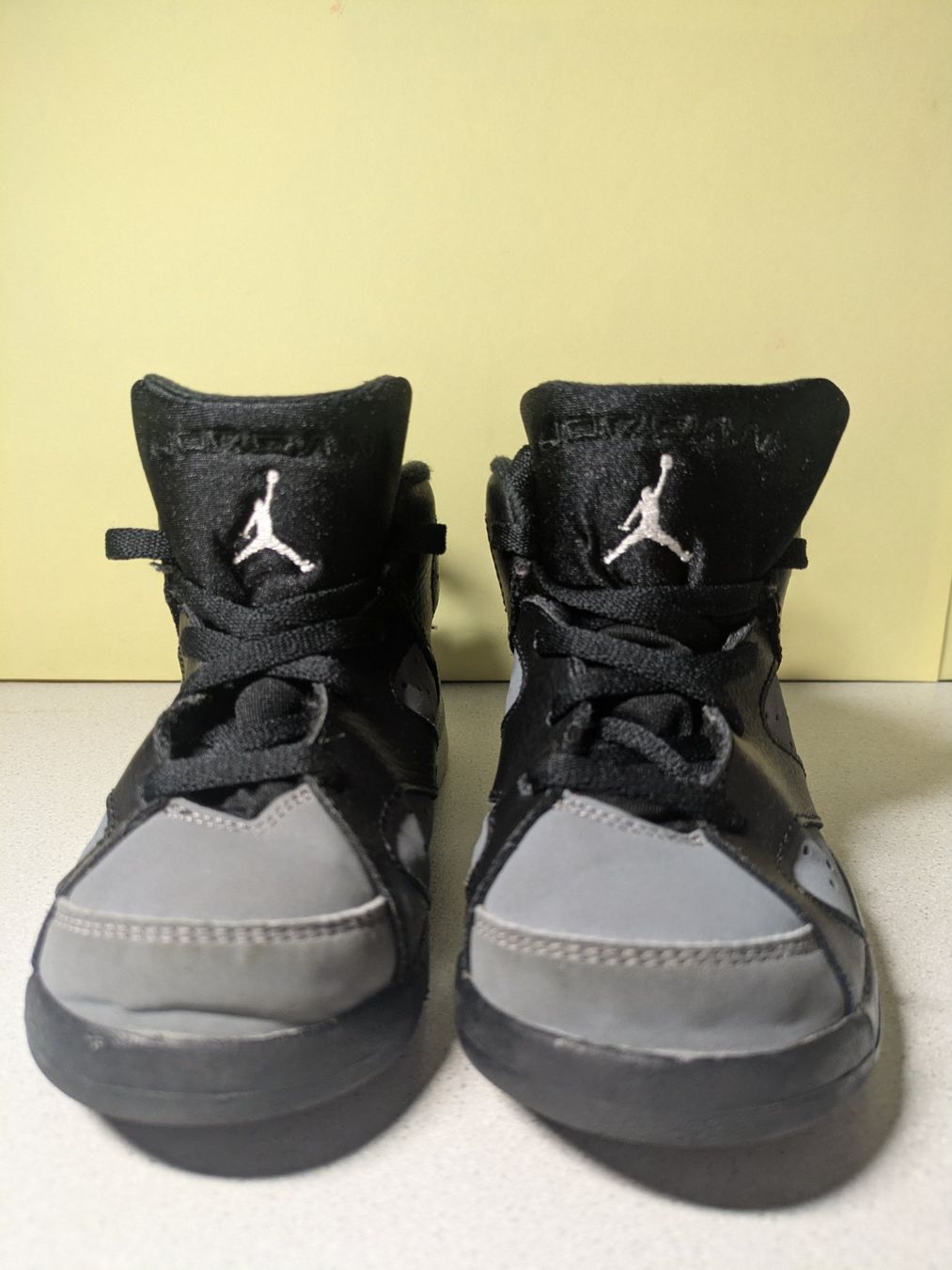 Jordan Scarpe da uomo: Air Jordan 6 Retro Black Grey Gr. 27 – Usato da Bubikon venduto da el-ectronico