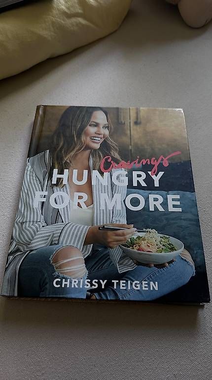 Bücher: Chrissy Teigen  Cravings | Englisches Hardcover-Kochbuch – Gebraucht aus Wettingen von Watsi 2