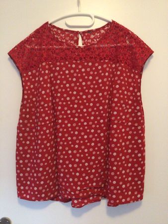 Damen Bluse rot gepunktet mit Spitze XL (nr.134)