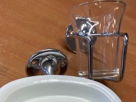 Antikes Bad-Set  – Seifenschale & Duralex Zahnglas (CT)