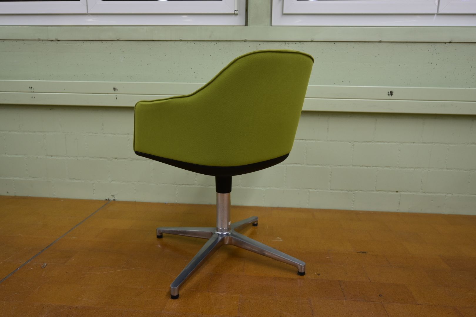 Vitra Stühle: Designer Softshell Chair auf Viersternfuß Vitra – Gebraucht aus Lichtensteig von Polsterwerk 2