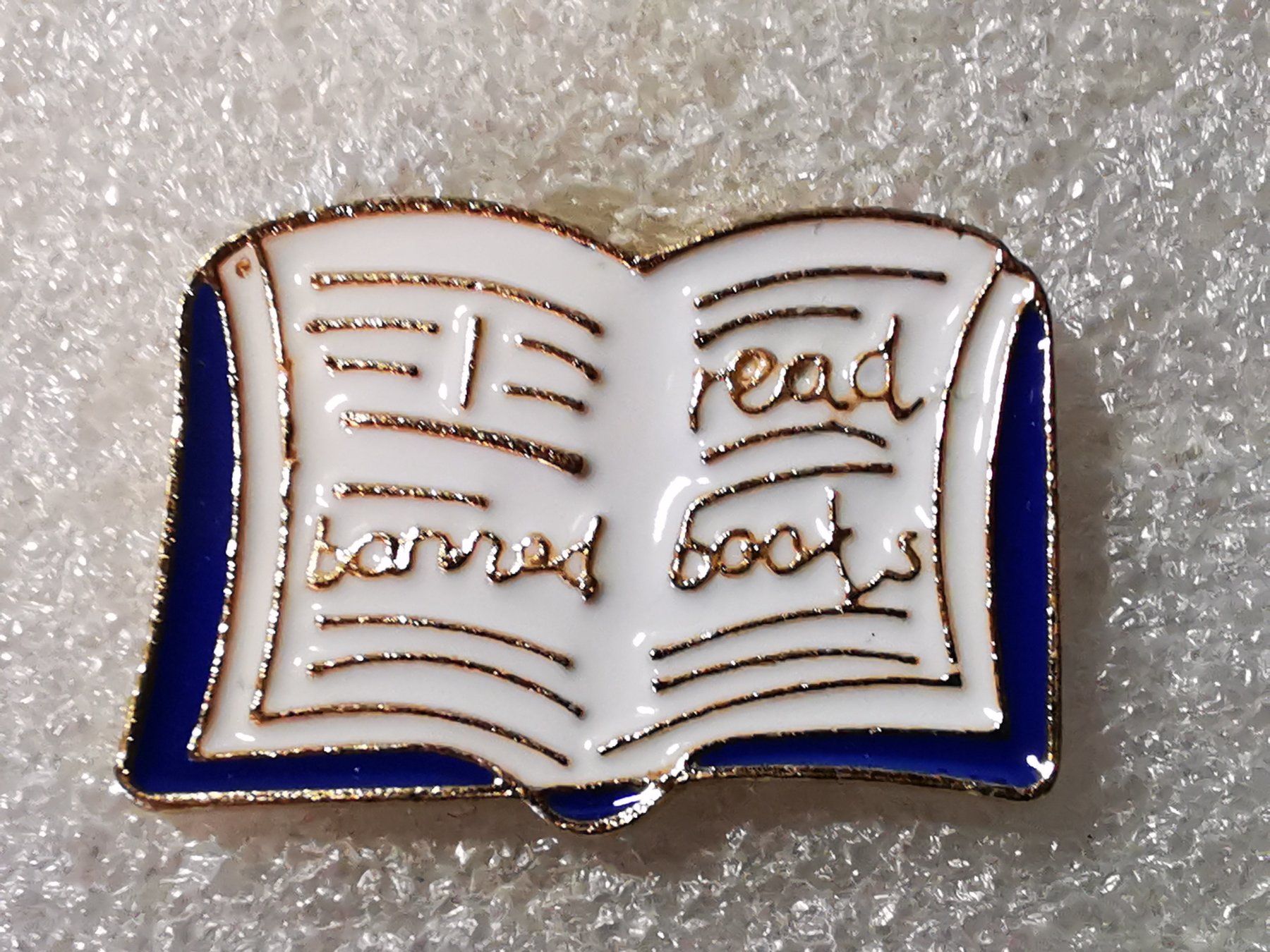 Placchette & Badge: Ansteckpin 37: Buch - I read banned books – Usato da Oppligen venduto da Pin-Fall-Shop