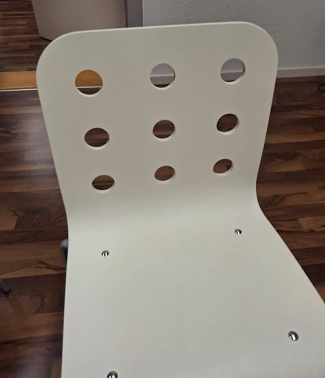 Chaises: 9 Stühle rot und weiss – D'occasion à Weinfelden par Zebi22 3