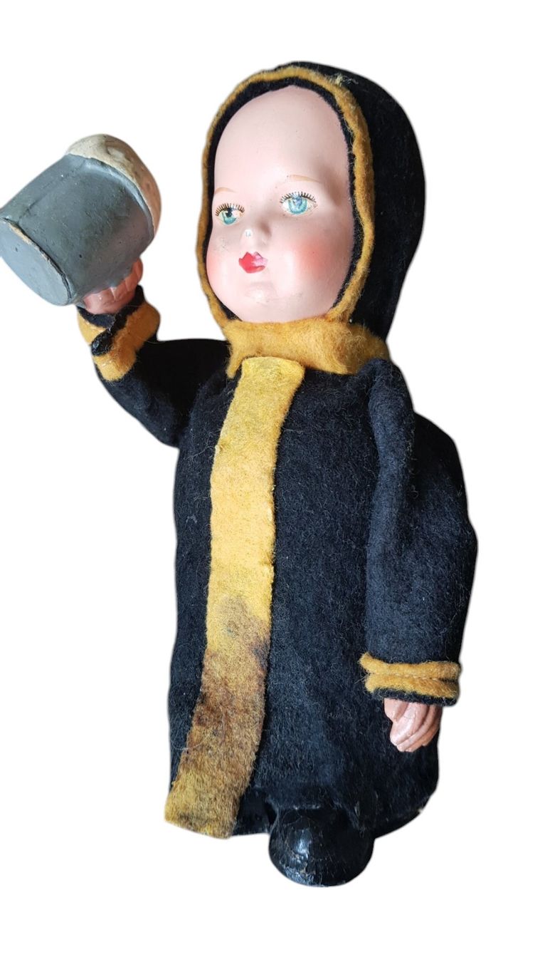 Poupées: Antike Puppe Celluloid Mönch mit Bierkrug – D'occasion à Mörschwil par lindaswunderkiste