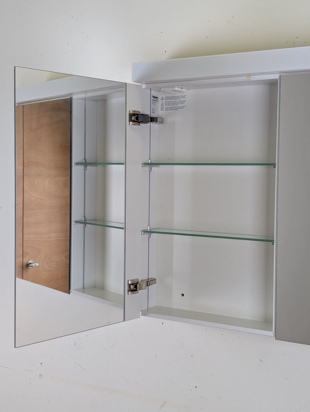 Schneider Armadietti a specchio: Schneider Spiegelschrank LOW LINE ca 89x77 (20) – Usato da Winterthur venduto da Hint17 1