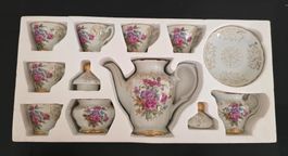 Kaffeeservice 17-teilig floral mit Goldrand