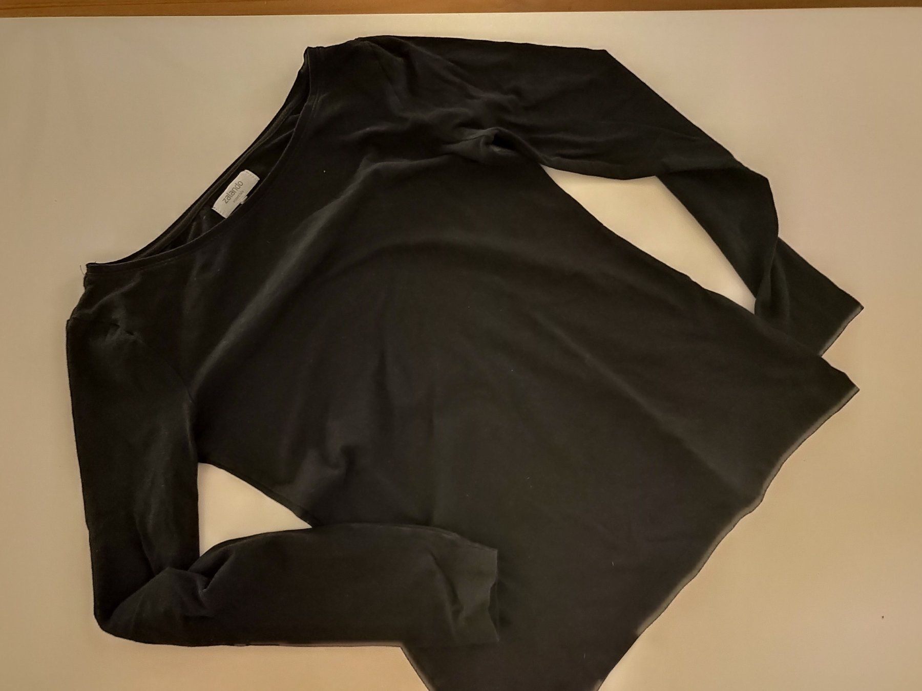 Zalando T-Shirts: Langarmshirt schwarz Grösse L Zalando Essentials – Neu (gemäss Beschreibung) aus Einsiedeln von pattymary