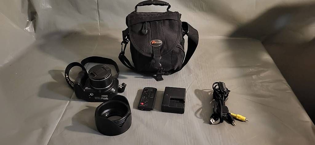 Sony Kamera: Sony Cyber-shot DSC-H50 9.1MP Digital Camera – Gebraucht aus Curio von mia_vb5z