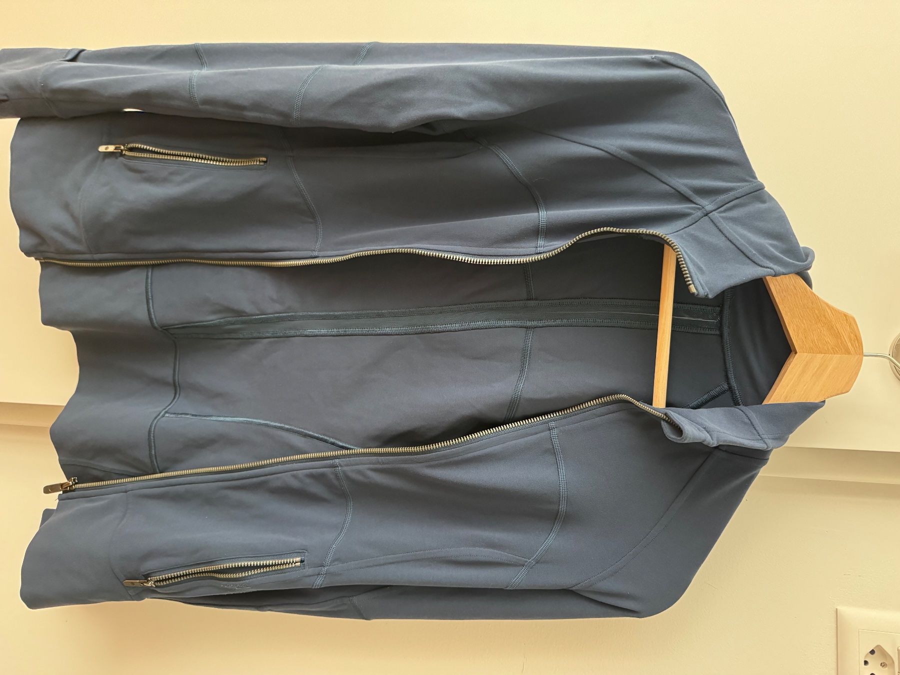 Lululemon Vestes: Lululemon define jacket size 6 navy – D'occasion à Zürich par guo_df5r