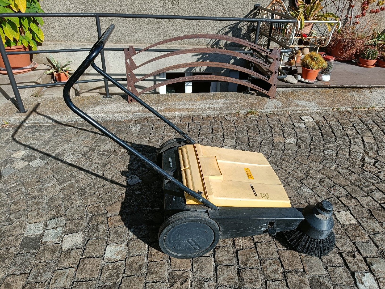 Kärcher Alle Maschinen: Kehrmaschine Kärcher – Gebraucht aus Linden von minisina1997
