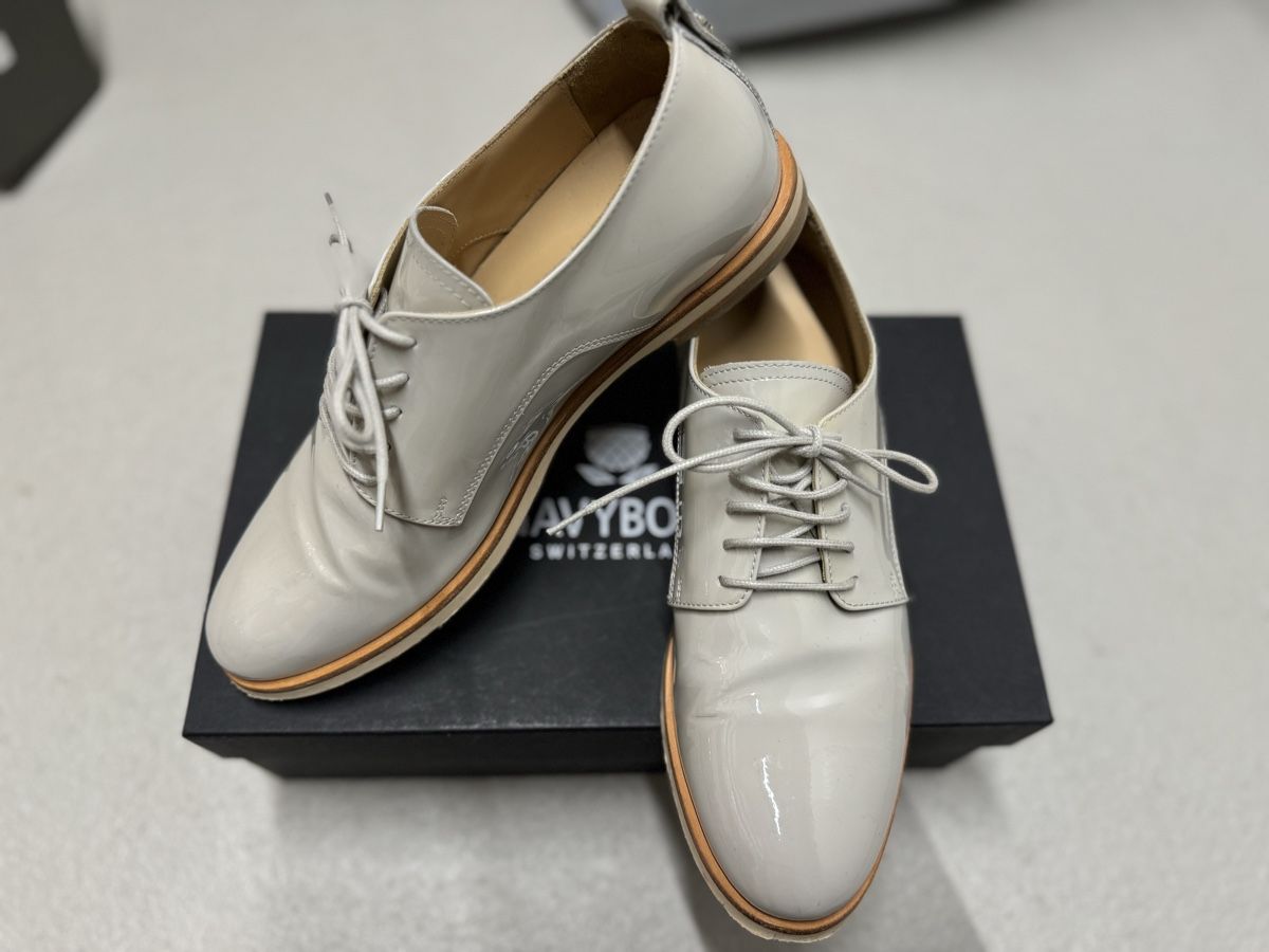Navyboot Scarpe da donna: Navyboot Schnürschuhe Gr. 38 grau – Usato da Winterthur venduto da AngiDi