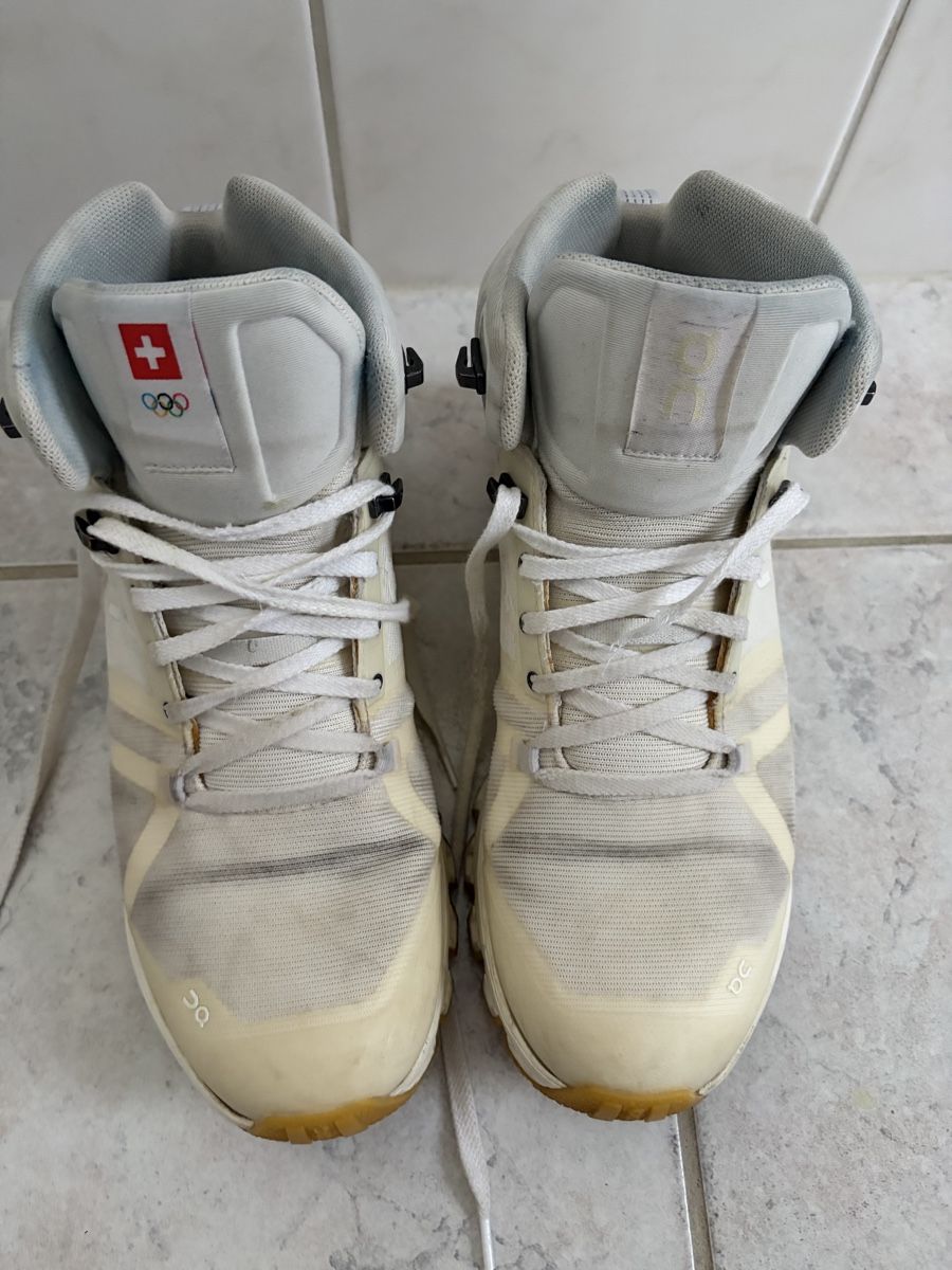 On Chaussures femmes: On Cloud Hi Waterproof Swiss Edition Wanderschuhe Gr.40 – D'occasion à Sevelen par gsandax 1