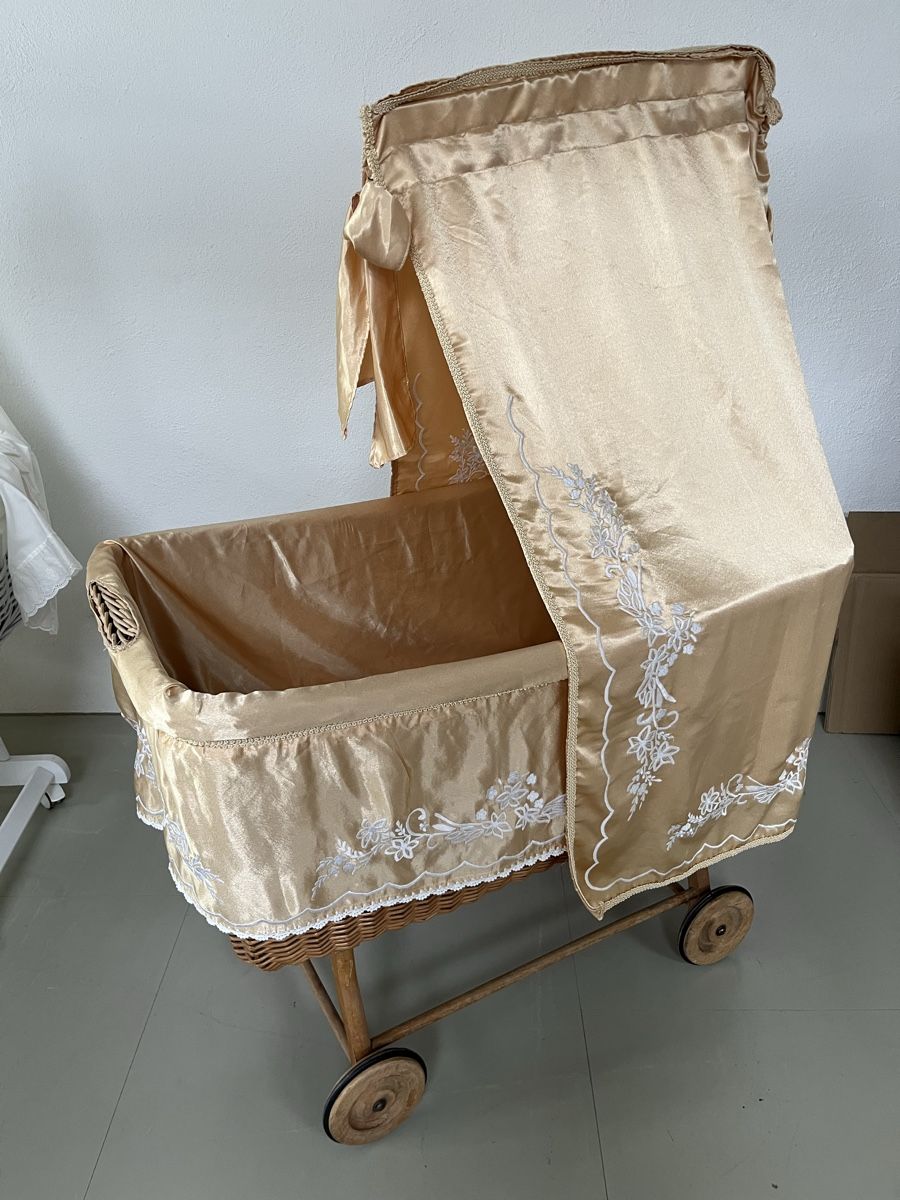 Culle: Retro Stubenwagen/Wiege, goldig, mit Rädern – Usato da Gommiswald venduto da prosito6 1