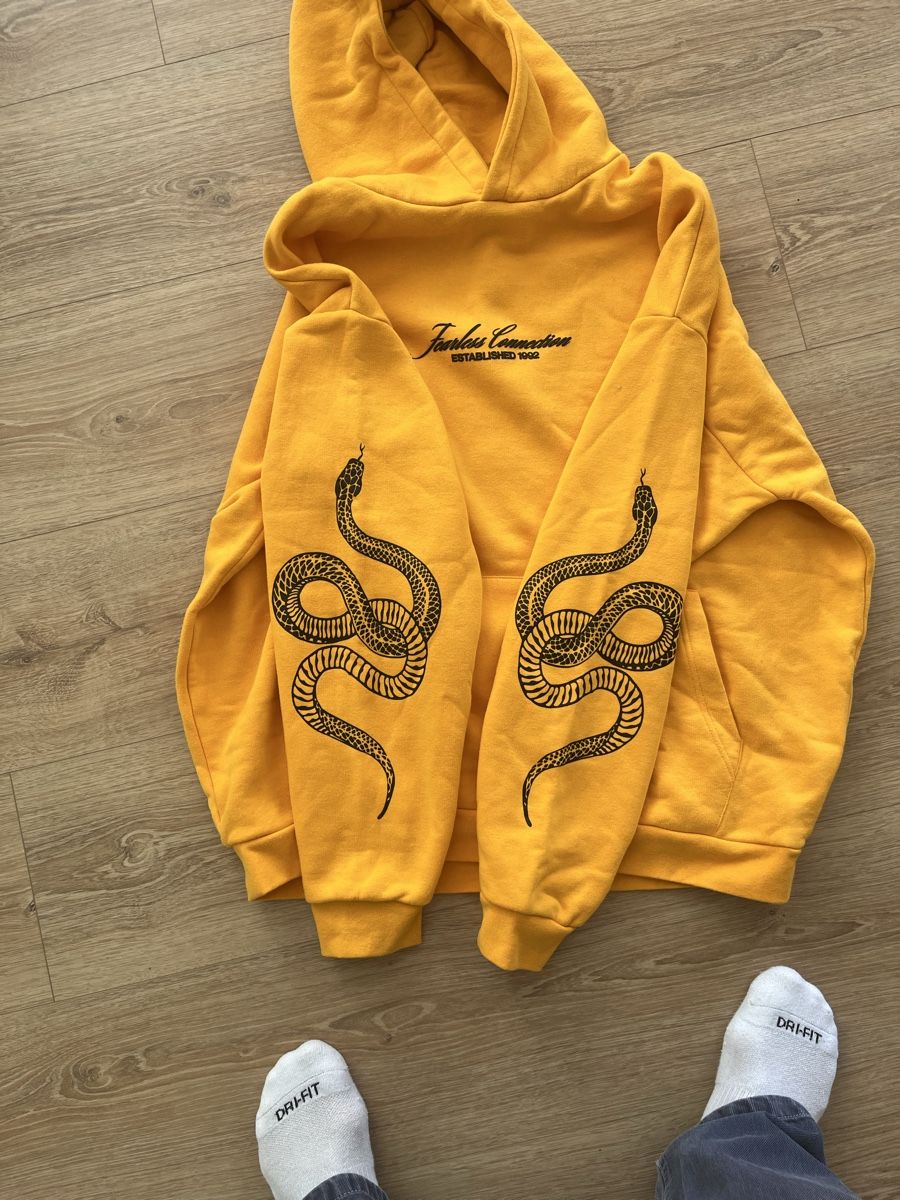 Pull&Bear Pullover & Sweatshirts: Dragon Hoodie – Gebraucht aus Oensingen von catching-donuts 1