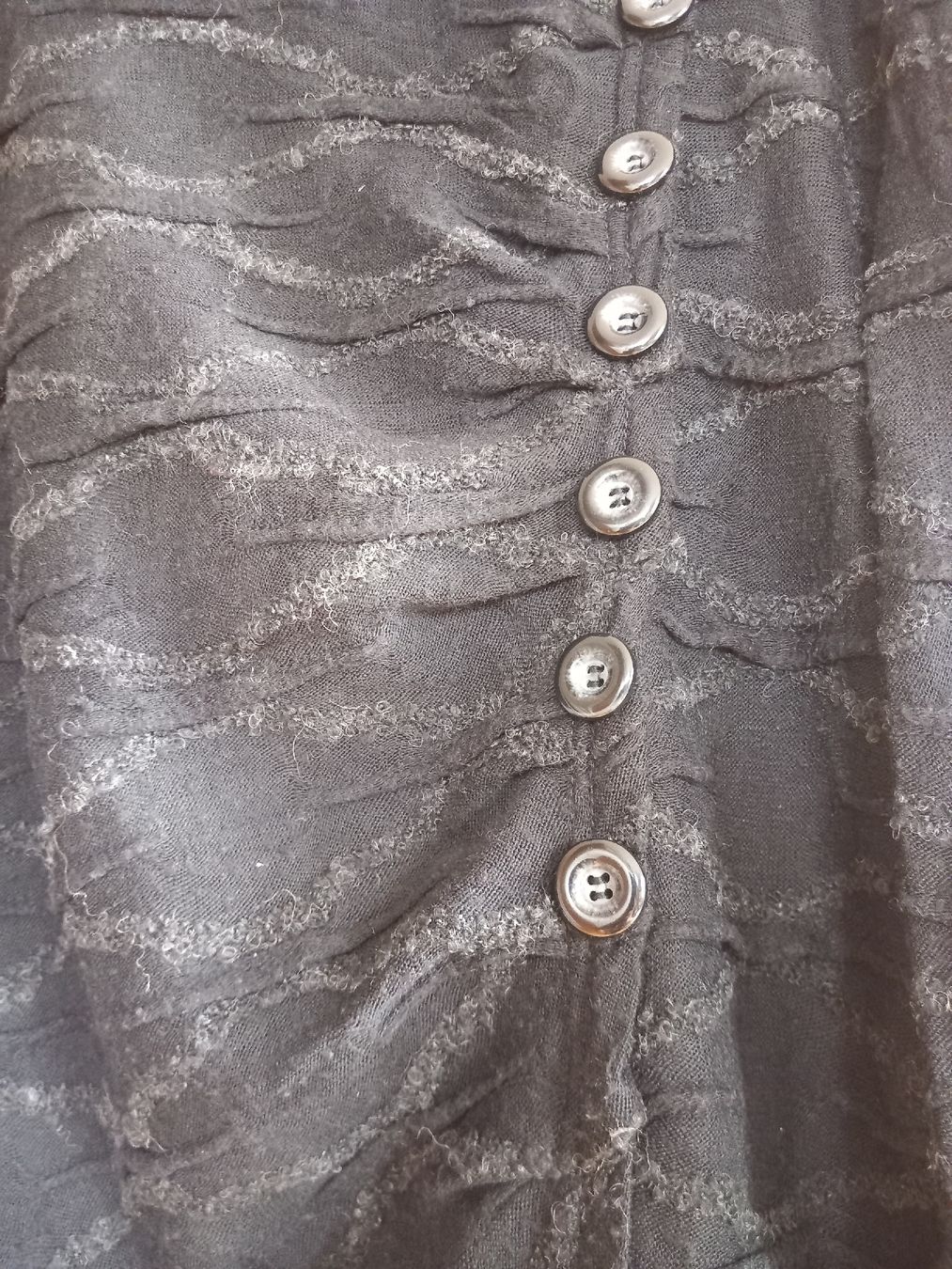 Pulls & Sweat-shirts: Pull noir texturé à boutons – D'occasion à Faoug par per_kp6r 1