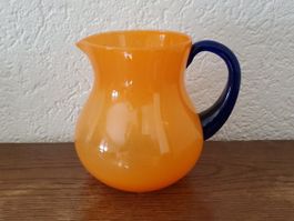 Carafe vintage en verre orange et bleu