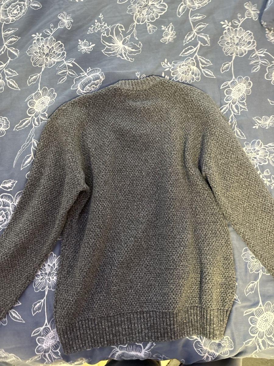 Maglioni & Felpe: Grauer Markenpullover Zopfmuster Strickpullover Herren Gr M- – Nuovo (secondo la descrizione) da Bad Zurzach venduto da has_98d6 1
