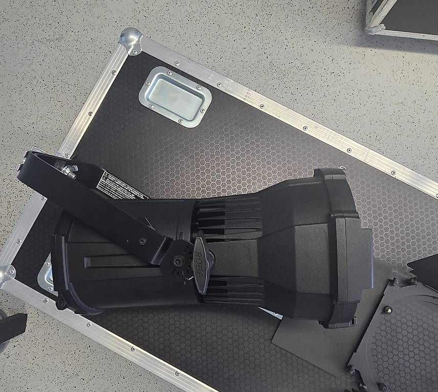 Robe Lampes: 12x ROBE Robin IParFect 150 inkl. Case & Torblenden – Neuf (Voir description) à Gerlafingen par PowerhouseAG 4
