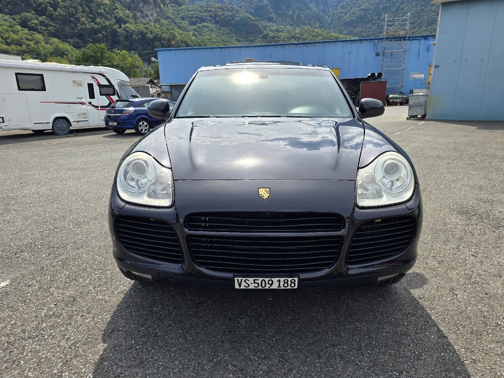 Porsche Automobili: Porsche Cayenne Turbo – Usato da Montreux venduto da PremerlServices 2