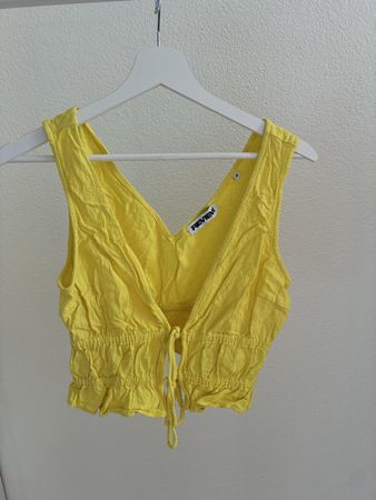Top court Review jaune décolleté taille M bon état