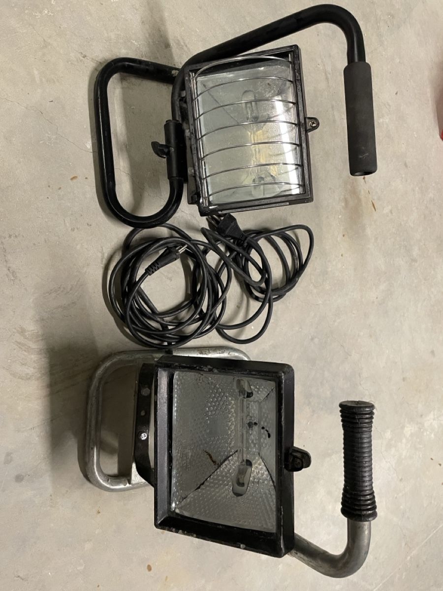 Lampen: 2 Baustrahler Halogen mit Kabel 230V – Gebraucht aus Uesslingen von SwissTravler