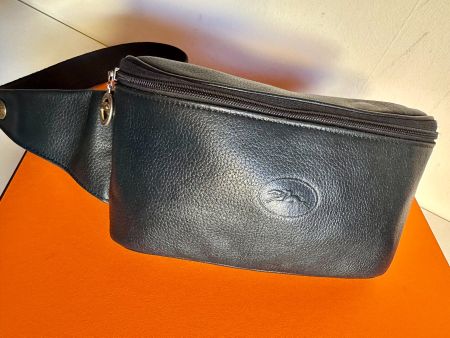 Longchamp Sac banane vintage bleu foncé.
