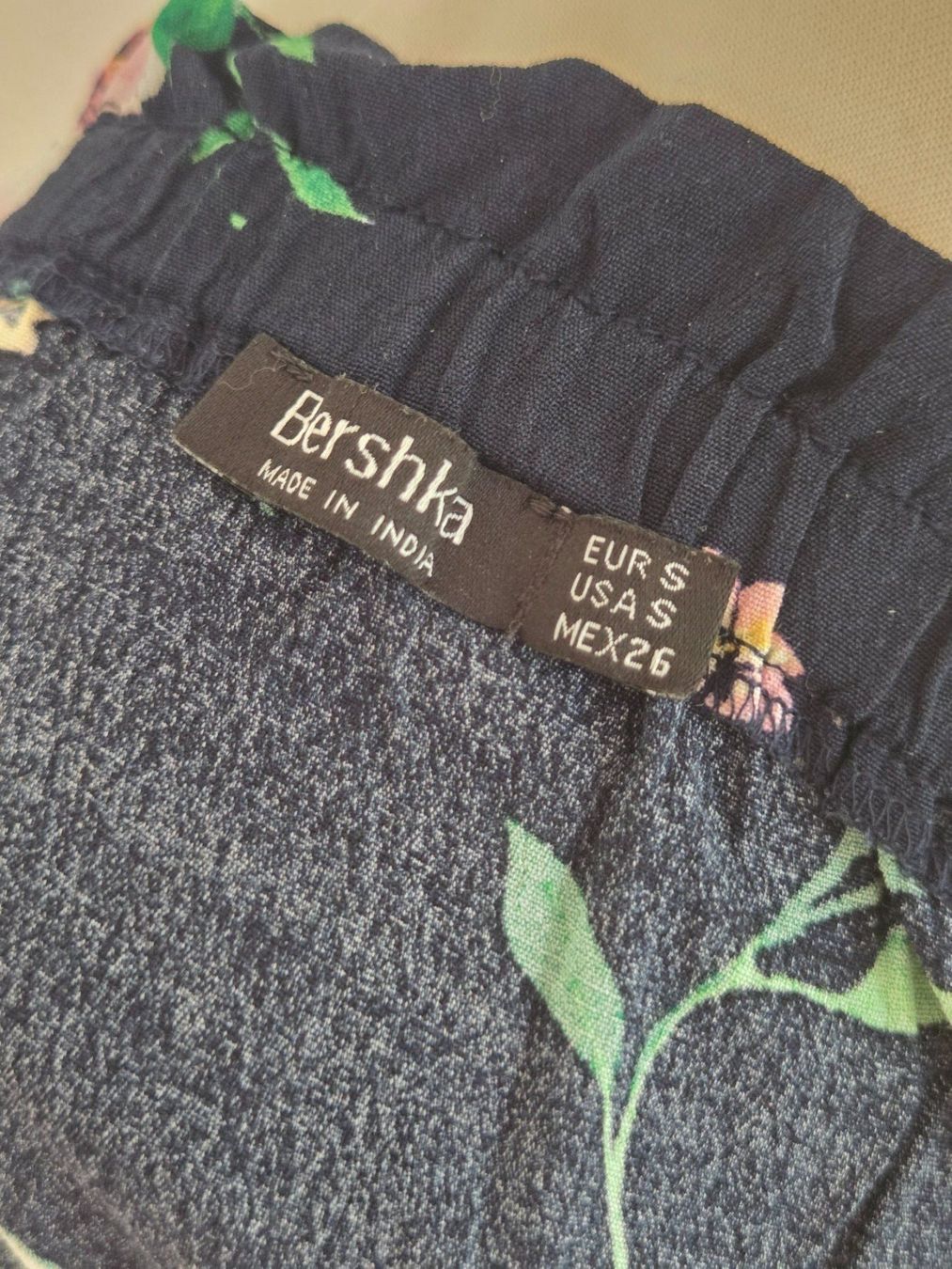 Bershka Camicette: Schulterfreie Bluse – Usato da Wängi venduto da Bibo4. 5