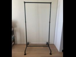 Kleiderständer aus Stahlrohr – Industrial / Loft Style