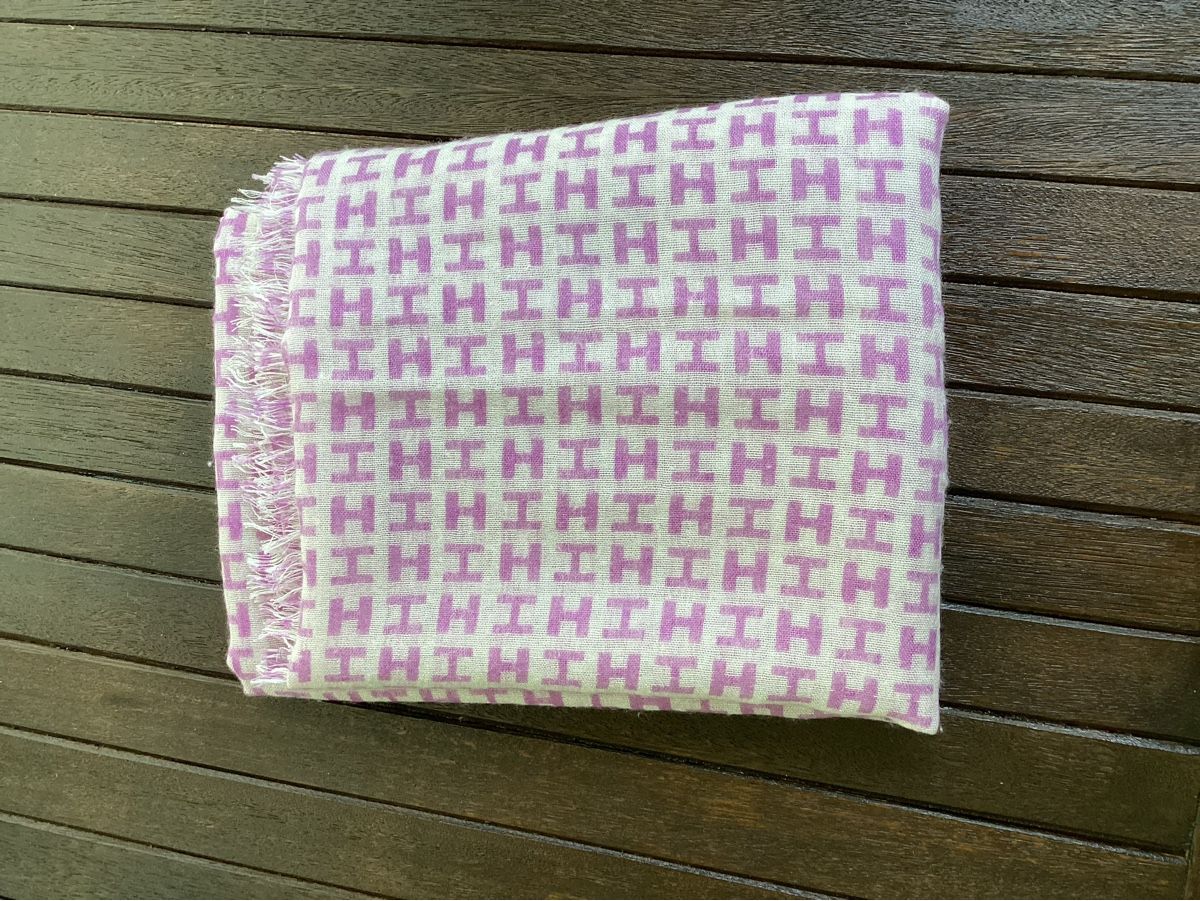 Hemisphere Foulard & Sciarpe: Foulard Hemisphere – Usato da Basel venduto da Viktoria1958 1