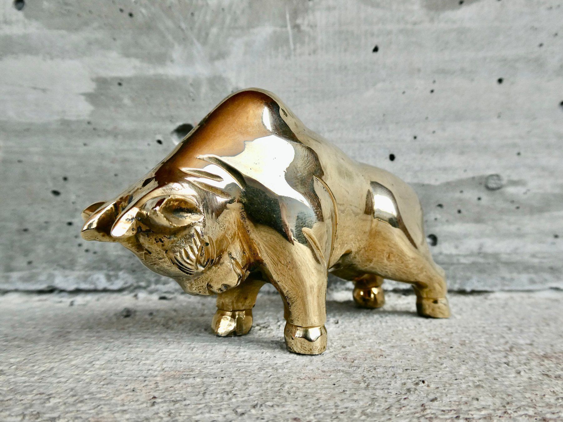 Statuette: Stier schwerer Messingguss poliert – Usato da Lüchingen venduto da Eeizo 2
