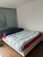 Doppelbett mit Matratze und Rahmen in gebrauchtem Zustand